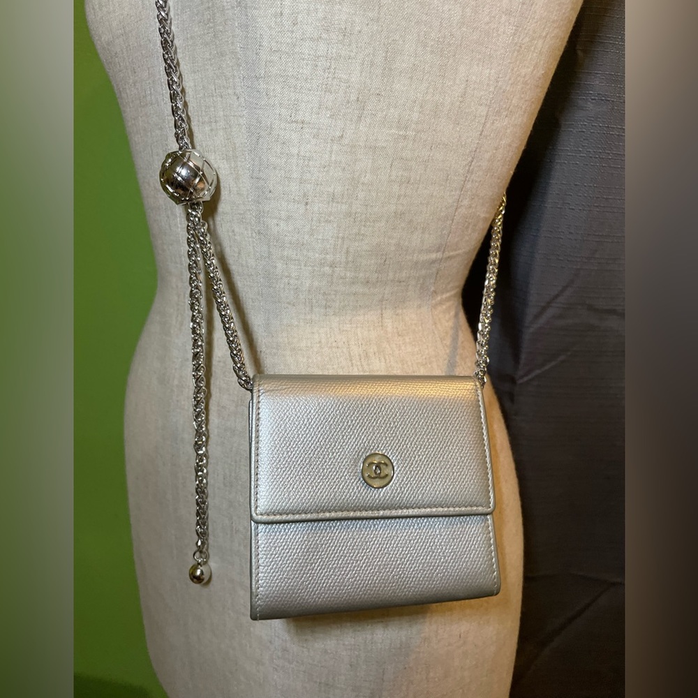 Chanel Sevruga Silver Compact Wallet ๐ฉถ - Picture 14 of 16